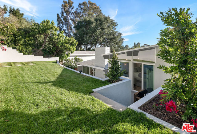 218 N Bundy Drive, Los Angeles CA: https://media.crmls.org/mediaz/47fef7a7-84f1-4ffe-86ec-84474784fee2.jpg