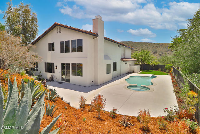 3327 Olivegrove Place, Thousand Oaks CA: https://media.crmls.org/mediaz/47ff7a72-f0d2-483f-9101-b5cd7ef42e76.jpg