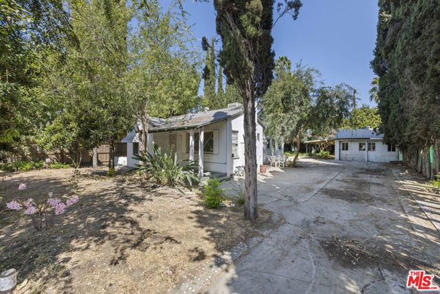 14123 Emelita Street photo 5