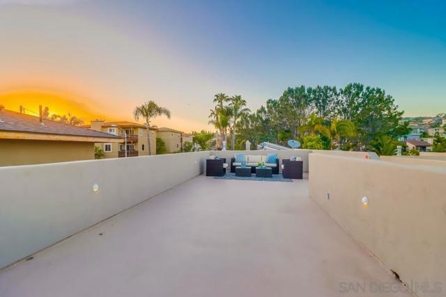 2318 Chalcedony St, San Diego CA: https://media.crmls.org/mediaz/47ffeb06-d906-470c-8286-242fe6d30946.jpg