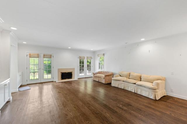 680 Fairway Circle, Hillsborough CA: https://media.crmls.org/mediaz/480017dc-c53a-482f-85c1-93f43ba3819b.jpg