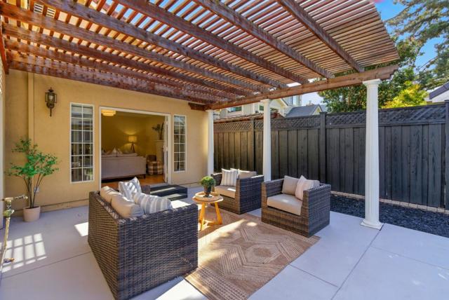 2188 Yorkshire Way, Mountain View CA: https://media.crmls.org/mediaz/48004894-8f8c-462a-b060-4f124e9d6c3a.jpg