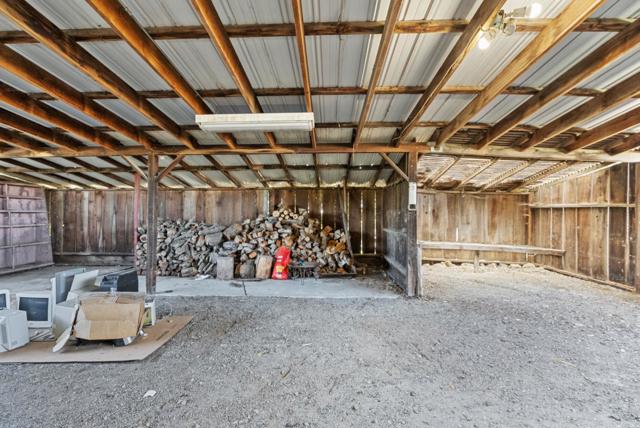 307 Mansfield Road, Hollister CA: https://media.crmls.org/mediaz/48016459-b634-4e43-bcd4-a9630a5416e5.jpg