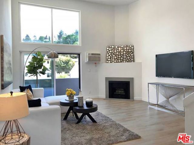 2211 GRIFFITH PARK, Los Angeles CA: https://media.crmls.org/mediaz/48017112-b4b8-4b11-a46d-2ae10edada27.jpg