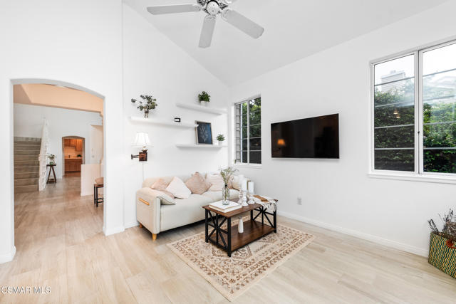 5748 Whispering Pines Circle, Westlake Village CA: https://media.crmls.org/mediaz/4801abc5-af5f-432d-ba88-55ecee9964a4.jpg