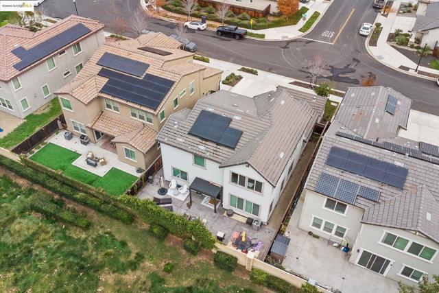 716 Cabada Dr, Brentwood CA: https://media.crmls.org/mediaz/4801ac2e-8c2a-46f0-ac40-1d0014a25231.jpg