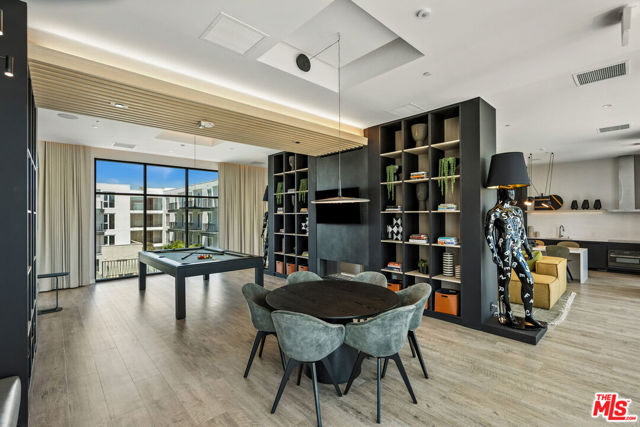 2455 Overland Avenue, Los Angeles CA: https://media.crmls.org/mediaz/48020c83-9630-46ef-a580-3139ccfd5dd5.jpg