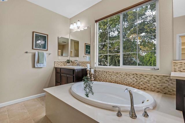Image 18 of 43 For 1705 Hummingbird Way