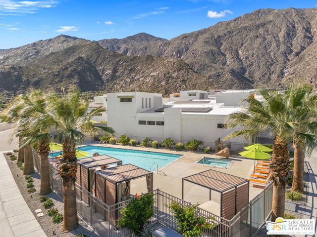 190 Obsidian Loop, Palm Springs CA: https://media.crmls.org/mediaz/480256fb-a62c-42ab-aafa-074b6e0877ee.jpg