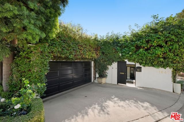 1640 N Kings Road, Los Angeles CA: https://media.crmls.org/mediaz/48028b0b-3ea3-4087-9545-4ed542546cd7.jpg