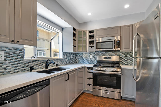 Detail Gallery Image 10 of 27 For 260 Mar Vista Ave #2,  Pasadena,  CA 91106 - 2 Beds | 2/1 Baths