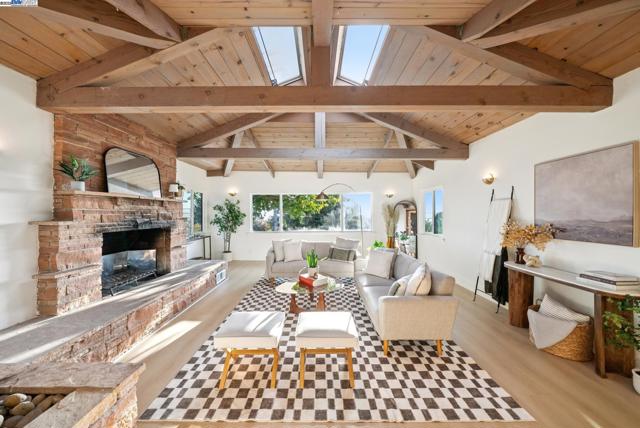 201 Amherst Ave, Kensington CA: https://media.crmls.org/mediaz/480350ff-499c-458a-bd15-dc1175ad7eee.jpg