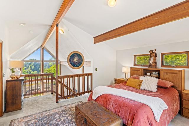 994 Laurel Grove Drive, Soquel CA: https://media.crmls.org/mediaz/48042270-23c3-47c6-8825-2d64d4d2bbab.jpg