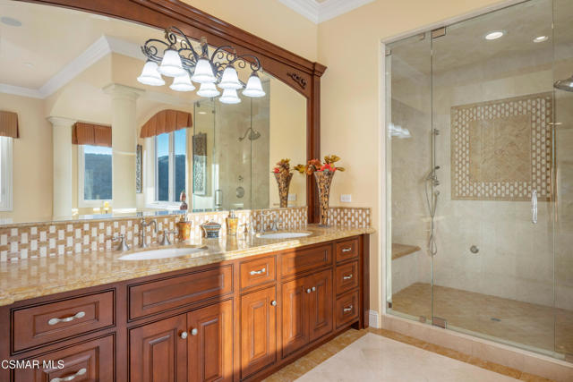 2462 Lost Canyons Drive, Simi Valley CA: https://media.crmls.org/mediaz/48049718-1baa-4c4d-964a-8f30b3131d65.jpg