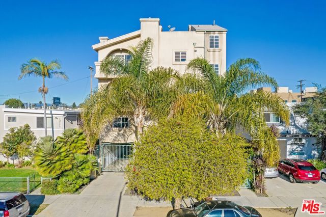 12311 Pacific Avenue, Los Angeles CA: https://media.crmls.org/mediaz/4804f4dc-6166-4352-a0ca-99912e4776f2.jpg