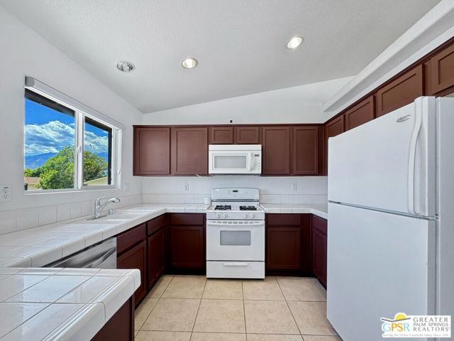 16653 Bubbling Wells Road, Desert Hot Springs CA: https://media.crmls.org/mediaz/4804ffb1-c3c2-4d18-8e18-ee9a832c8199.jpg