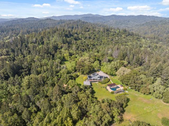 240 Buck Knoll Road, Boulder Creek CA: https://media.crmls.org/mediaz/48052839-9898-4020-95ef-f1d7f9cec405.jpg
