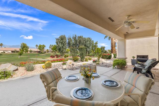 38995 Brandywine Avenue, Palm Desert CA: https://media.crmls.org/mediaz/48053237-f1ee-43f1-8247-2f9574091572.jpg
