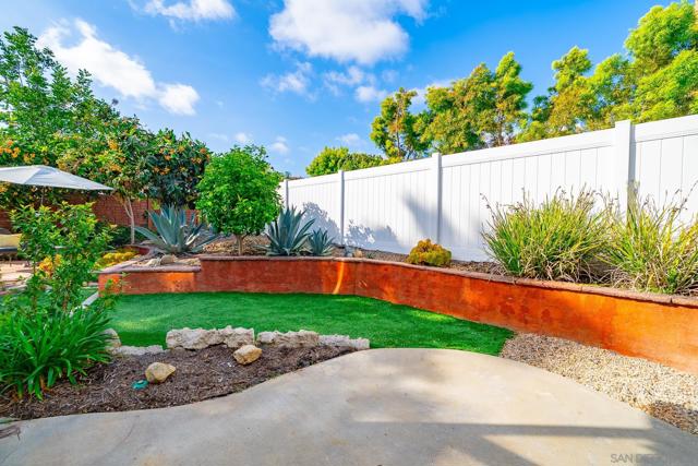 6433 La Paloma Street, Carlsbad CA: https://media.crmls.org/mediaz/48054657-c9e2-4e04-b617-05c54724e012.jpg
