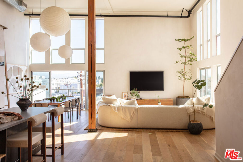 4215 Glencoe Avenue #405