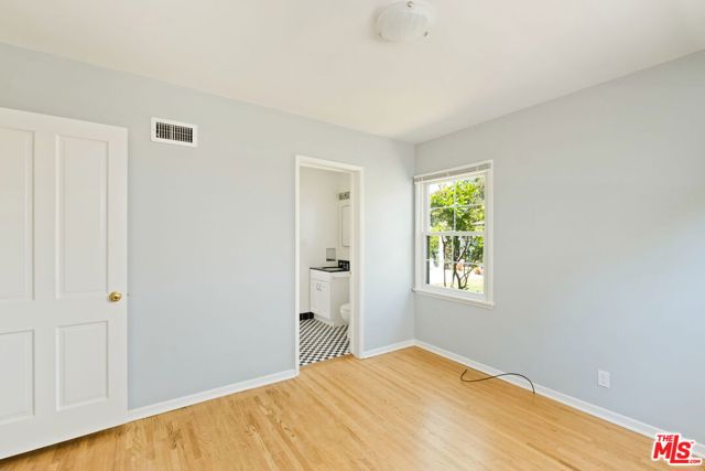 315 26th Street, Santa Monica CA: https://media.crmls.org/mediaz/4805cd5d-a4ec-434e-9e50-069826b51de8.jpg