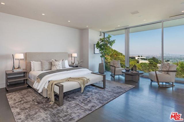 9150 Oriole Way, Los Angeles CA: https://media.crmls.org/mediaz/48066f29-ea06-4230-a225-ad0655de28ec.jpg