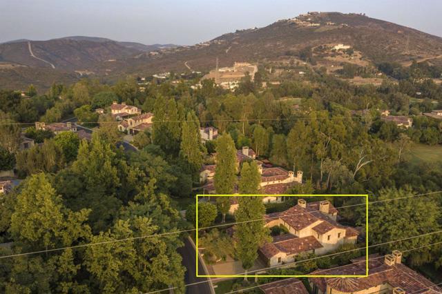 7031 Calle Portone, Rancho Santa Fe CA: https://media.crmls.org/mediaz/4807f6f8-1ed1-4a94-8991-94fcea0e685e.jpg