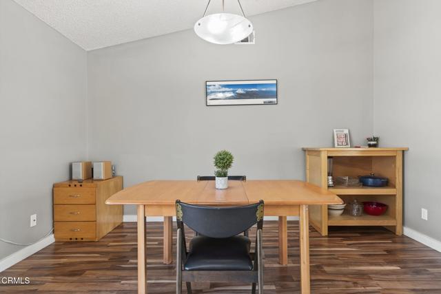 11881 Silver Spur Street, Ojai CA: https://media.crmls.org/mediaz/4808140c-b699-4e47-b66f-4d1c2c62aca5.jpg
