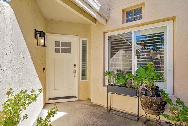 6192 Lakeview Cir, San Ramon CA: https://media.crmls.org/mediaz/480847e3-da88-4dd4-8154-208777ccde33.jpg