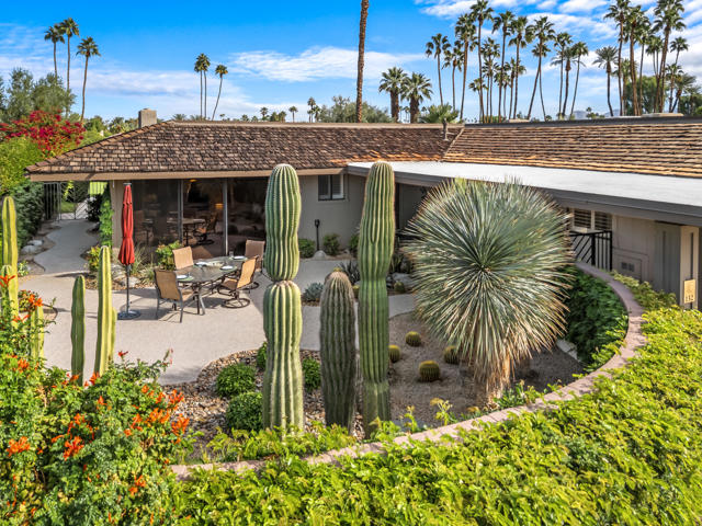 132 Columbia Drive, Rancho Mirage CA: https://media.crmls.org/mediaz/4808595f-be9b-4aa2-87fe-e2ded08e9e06.jpg