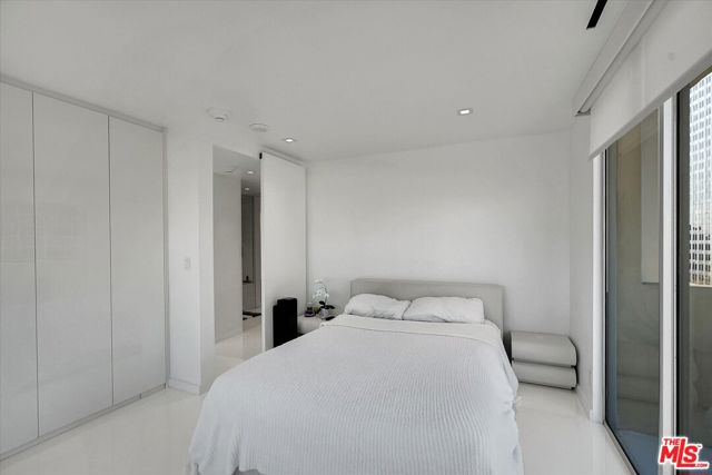 2160 E Century Parkway, Los Angeles CA: https://media.crmls.org/mediaz/4808779e-4dc4-495b-94ed-683ba943537d.jpg