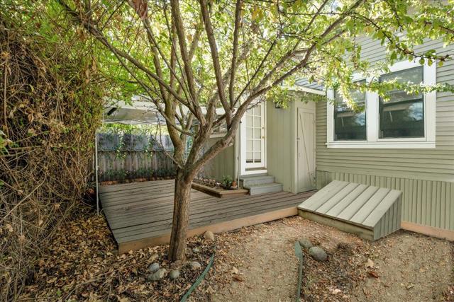 262 Hawthorne Avenue, Palo Alto CA: https://media.crmls.org/mediaz/4808d067-dd6a-4633-a970-a451c44bb026.jpg