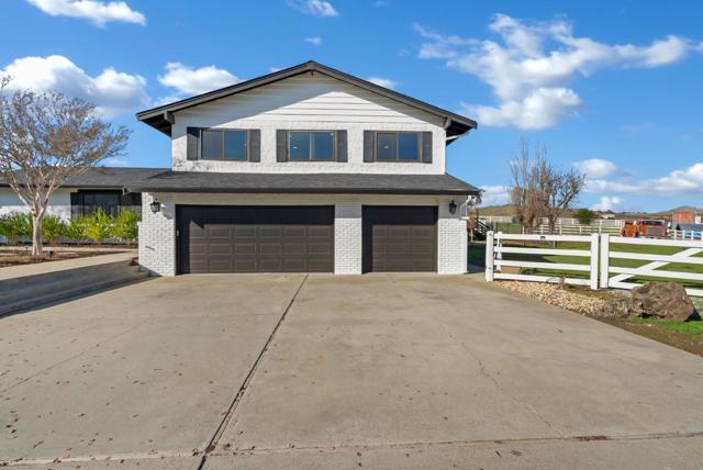 8202 Honeybee Court, Gilroy CA: https://media.crmls.org/mediaz/4809ad02-a6da-4541-98da-23dd0dd95e60.jpg