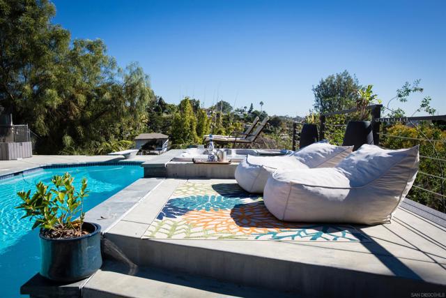 455 Glencrest Dr, Solana Beach CA: https://media.crmls.org/mediaz/4809d6ed-ea75-442e-a62b-271d6d6d3c9c.jpg