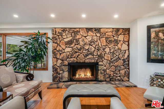 2553 Carpenter Street photo 6