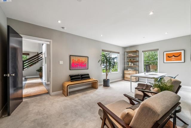 2005 TUNNEL RD, Oakland CA: https://media.crmls.org/mediaz/480b00f3-493d-4725-b159-b9ea279e33b2.jpg