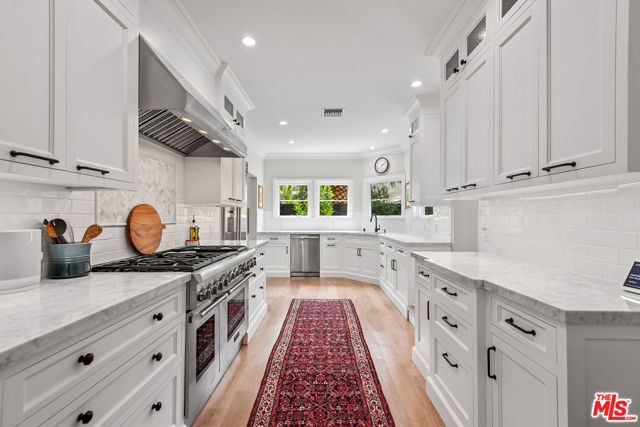 14226 Chandler Boulevard, Sherman Oaks CA: https://media.crmls.org/mediaz/480b45e5-c8b9-40e9-8b8e-07f4db2b21ec.jpg