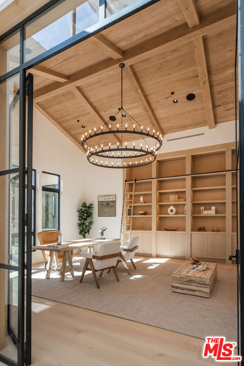 5831 Fitzpatrick Road, Hidden Hills CA: https://media.crmls.org/mediaz/480bc8ca-2236-4490-a352-ff28f78bb730.jpg