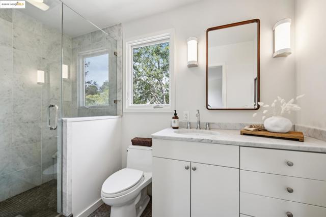 7 Requa Place, Piedmont CA: https://media.crmls.org/mediaz/480bf49b-ce98-4e6a-84c1-54c3eb760bd6.jpg
