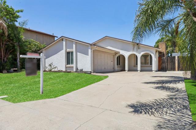 13002 Standish Dr, Poway CA: https://media.crmls.org/mediaz/480c1d82-d288-4012-9341-8164916c9db8.jpg