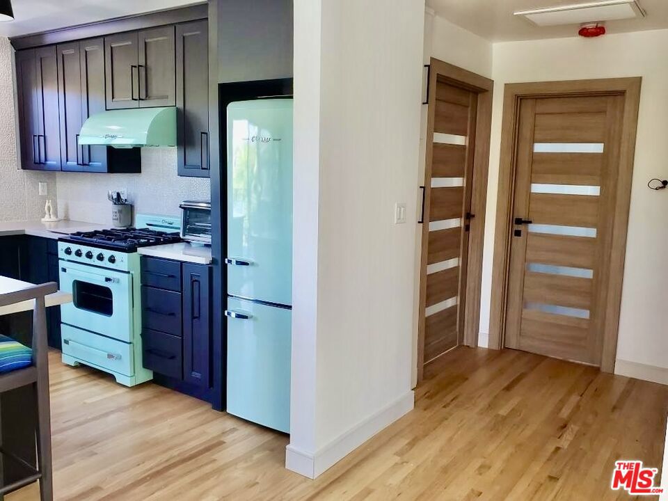 https://media.crmls.org/mediaz/480c2241-d759-4f10-8856-cb2123c127e4.jpg?preset=X-Large