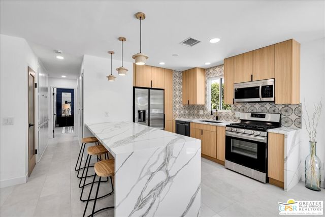 2092 N San Antonio Road, Palm Springs CA: https://media.crmls.org/mediaz/480ceb74-c66d-4de2-974f-876f8d433adb.jpg