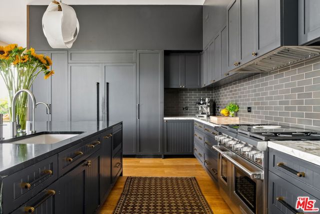 1030 Somera Road, Los Angeles CA: https://media.crmls.org/mediaz/480d3dd0-4fc5-4645-b3e9-b08cc9c7a9e1.jpg