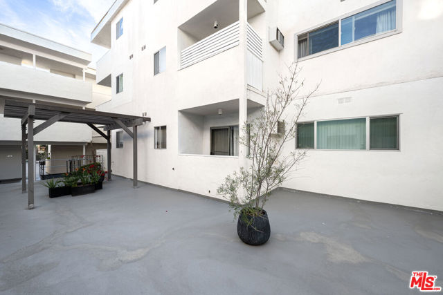 960 LARRABEE Street, 116 photo 8