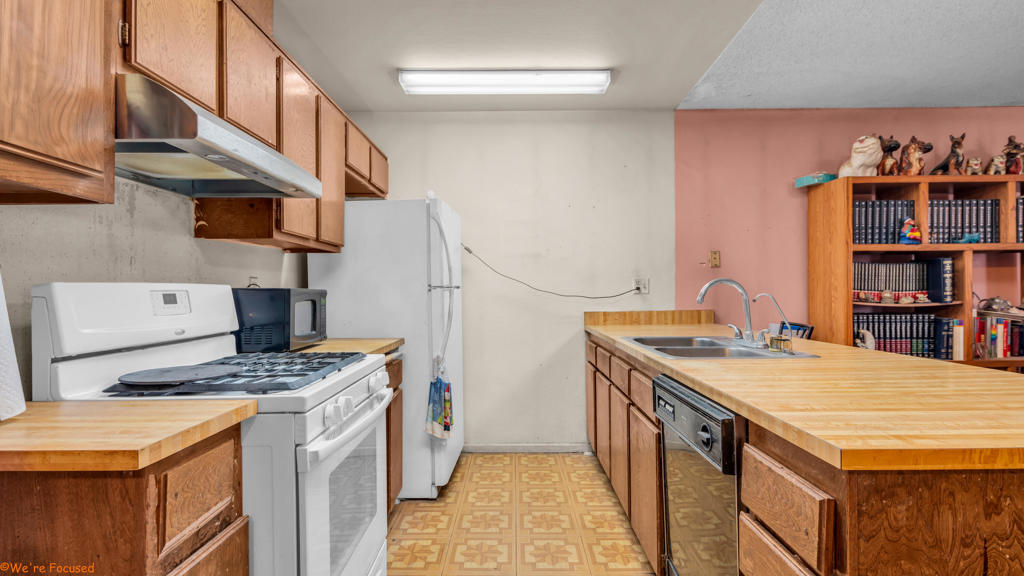 https://media.crmls.org/mediaz/480d4989-2d18-4fdf-9573-c9db7a6363f7.jpg?preset=X-Large