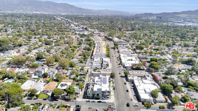 Image 15 of 17 For 10455 Magnolia Boulevard