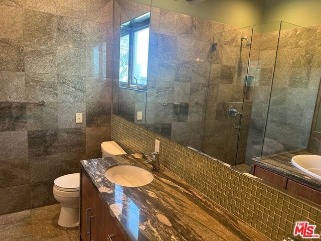 2452 Penmar Avenue, Venice CA: https://media.crmls.org/mediaz/480db324-ec4b-4f54-83c5-8113e2ba29f3.jpg