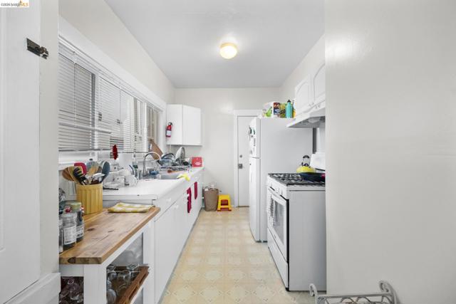 Image 23 of 42 For 4045 Manila Ave