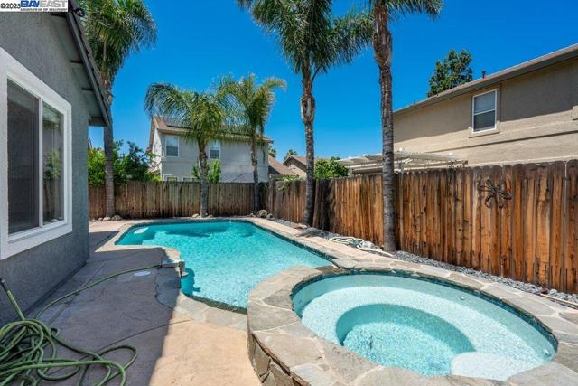 2315 Sabrina Way, Tracy CA: https://media.crmls.org/mediaz/480ee6fd-30f3-4940-b53b-5beae8d95d09.jpg