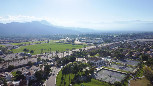 77739 Cape Verde Drive, Palm Desert CA: https://media.crmls.org/mediaz/480f4b6f-7475-4827-870d-87c1f28a5108.jpg
